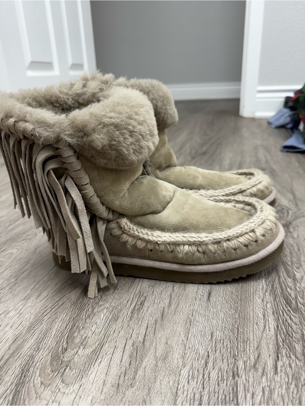 Women’s MOU Shearling Fringe Moccasin Boot - Taupe - Picture 7 of 9
